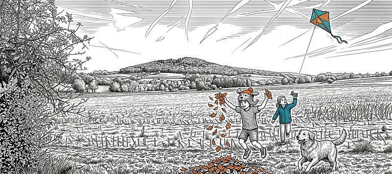 Eine detailreiche Schwarz-Weiß-Zeichnung einer ländlichen Gegend mit einem markanten bewaldeten Hügel im Hintergrund, die der Landschaft von Großheirath nachempfunden ist. Im Vordergrund rennen zwei fröhliche Kinder und ein Hund über ein abgeerntetes Feld. Ein Junge wirft Herbstblätter in die Luft, während ein Mädchen einen Drachen steigen lässt. Einzelne Elemente wie der fliegende Drachen, die Herbstblätter und Teile der Kinderkleidung setzen farbliche Akzente in Orange und Blaugrün. Am Himmel sind stilisierte Kondensstreifen zu sehen.